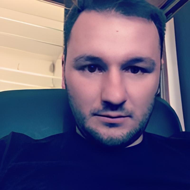 Zdjęcie Karola Profica, współzałożyciela w M&K Creative Studio, Kraków